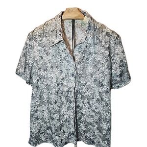 Orvis Lightweight Sheer Women's Short Sleeve Button Up Blouse. Grey Floral. 10